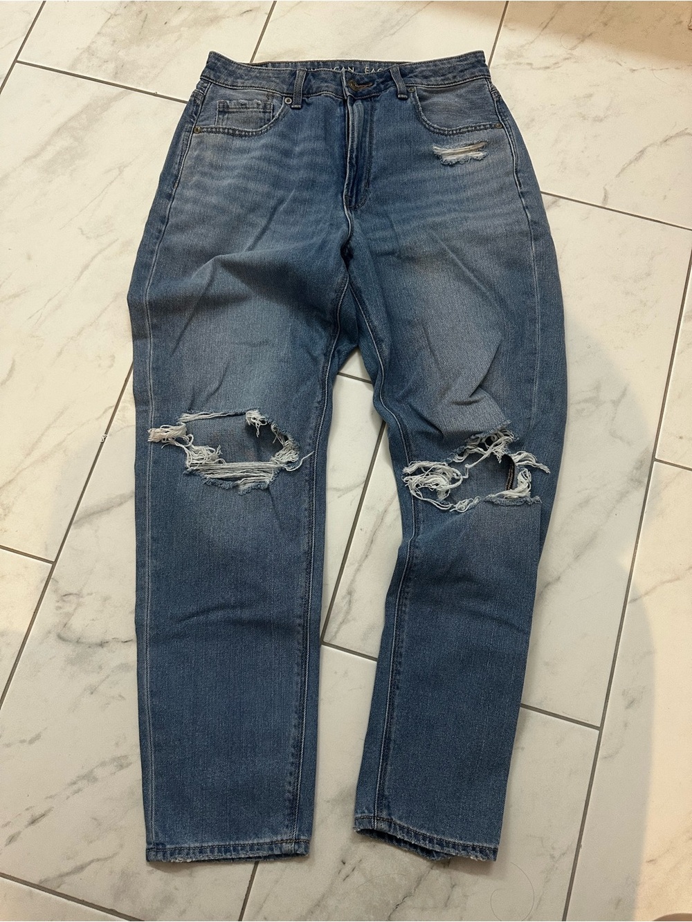 American Eagle Outfitters mom Jeans in Medium Blue Wash with Knee Rips